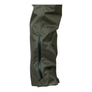 Zoom sur le bas de jambe du pantalon olive foncé avec fermeture éclair étanche