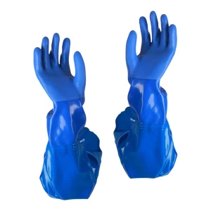 Paire de gants longs de protection chimique bleus en position de travail