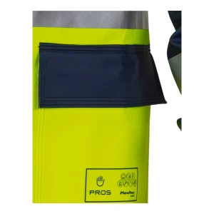 Détail de la poche basse à rabat bleu marine et des pictogrammes de normes Plavitex Multi